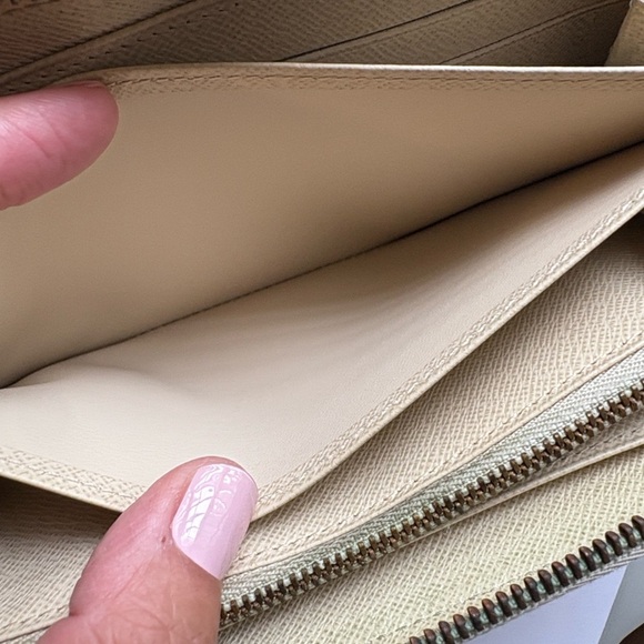 Louis Vuitton Damier Azur Zippy Wallet Canvas PreOwned in Fair Condition - Picture 7 of 14